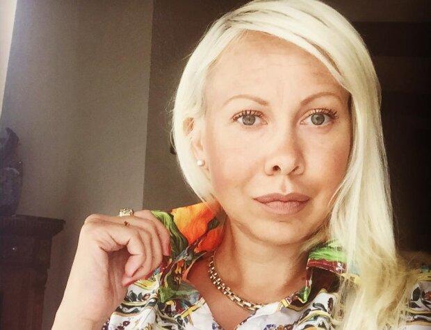 <p>Когда врачи рекомендовали мне лечение в клинике, поняла, что стала алкоголиком. В больнице полностью осознала, какая это беда. Лечению эта болезнь не поддаётся. Не помогут ни таблетки, ни уколы. Единственный выход — просто не пить. Вообще не прикасаться к бутылке</p>