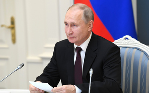 Путин поручил приступить к массовой вакцинации населения со следующей недели