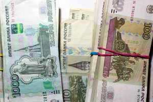 Россиянка четыре года меняла настоящие купюры на билеты "банка приколов" и похитила почти 10 миллионов рублей