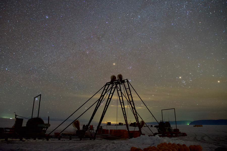 Фото © baikalgvd.jinr.ru