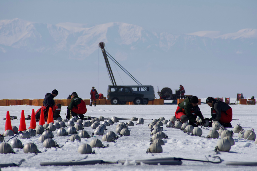 Very Large Volume Neutrino Telescopes Baikal. Фото © baikalgvd.jinr.ru