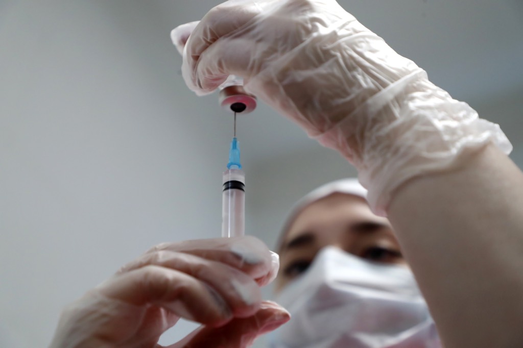 Стало известно, когда выпустят в оборот третью российскую вакцину от коронавируса