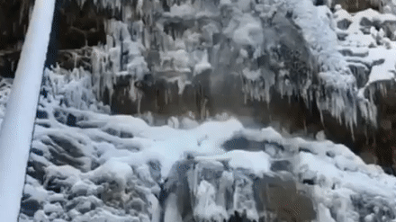 Зимняя сказка в горах. В Крыму замёрз самый высокий водопад — видео