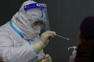 Стало известно, кто устроил новую вспышку коронавируса в Китае