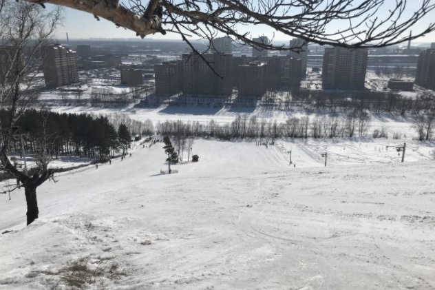 В Новосибирске школьница разбилась насмерть при катании с горки