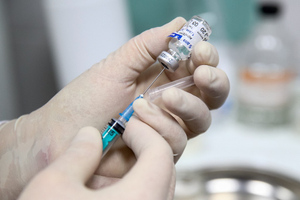 В РФПИ заявили о готовности поделиться с Украиной технологией производства вакцины "Спутник V"