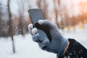 Смартфоны очень боятся морозов: как не убить аппарат в это время