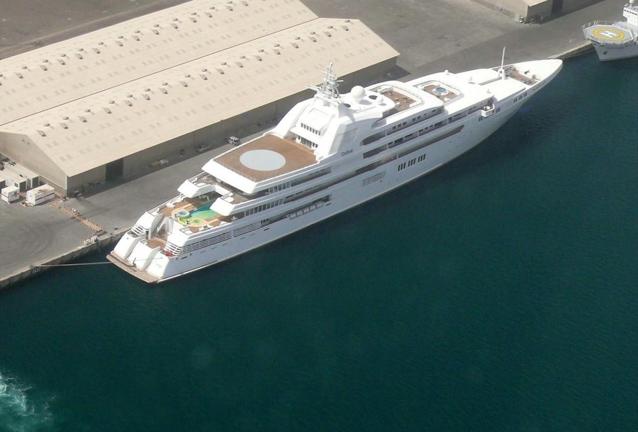 Яхта Dubai, 162 м, владелец — премьер-министр ОАЭ Мохаммед ибн Рашид Аль Мактум. Фото © Wikimedia Commons