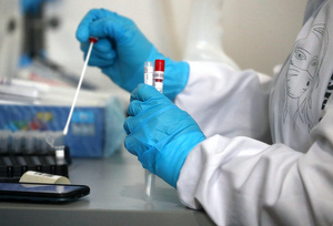 В России за сутки выявили менее десяти тысяч случаев коронавируса