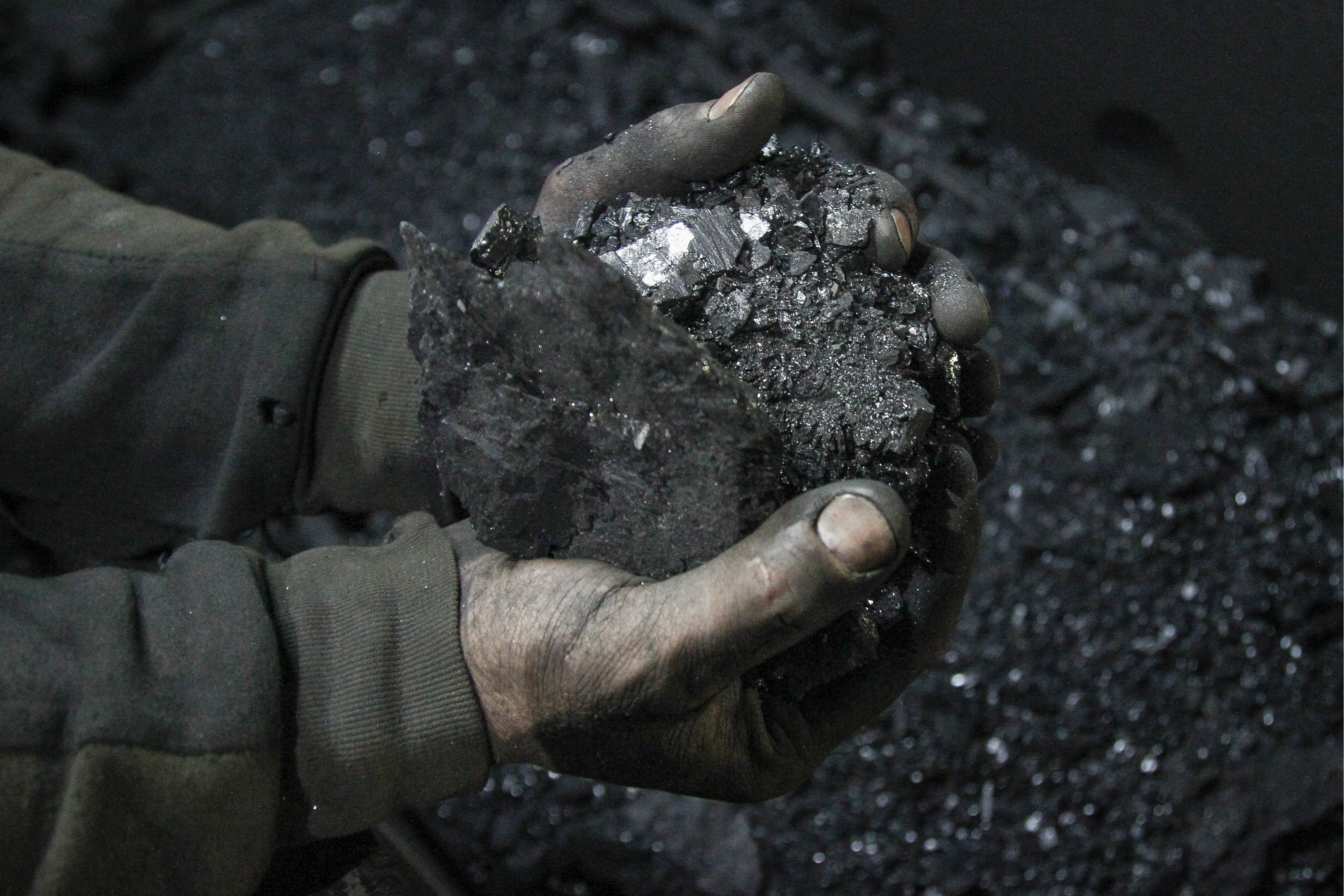 Запасы угля на Украине достигли исторического минимума. Жители могут остаться без электроэнергии