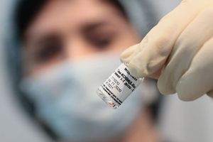 В инструкции к российской вакцине от ковида "Спутник V" появилось новое предупреждение