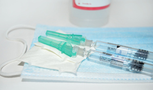 Академик оценил безопасность вакцинации для переболевших ковидом бессимптомно