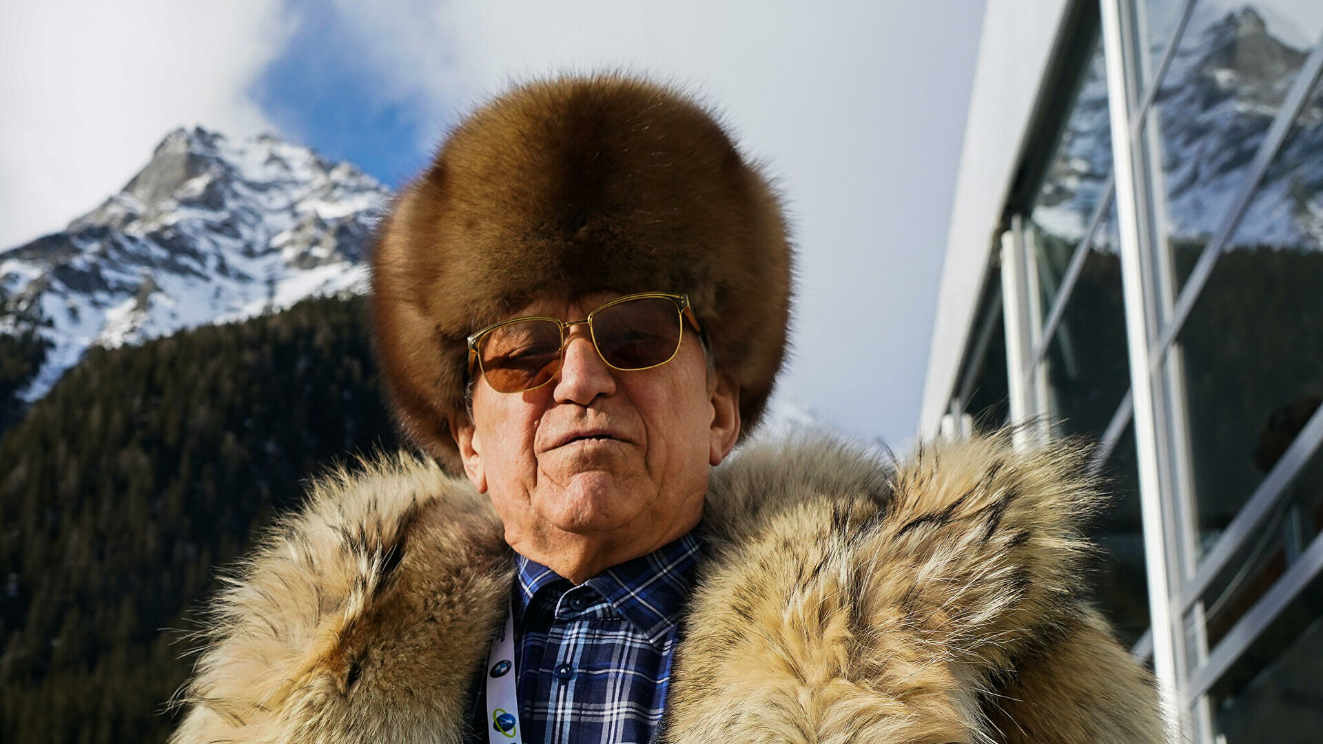 <p>Ей стоит искать страну, где она бы могла выступать. Словенцы не дали гражданство, но другие, может, и дадут. Есть ведь Украина и Беларусь</p>