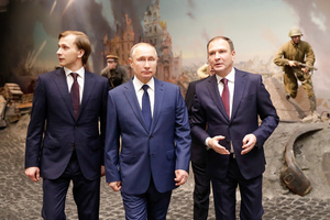 Стало известно, что Путин шепнул на ухо смотрительнице Музея Победы