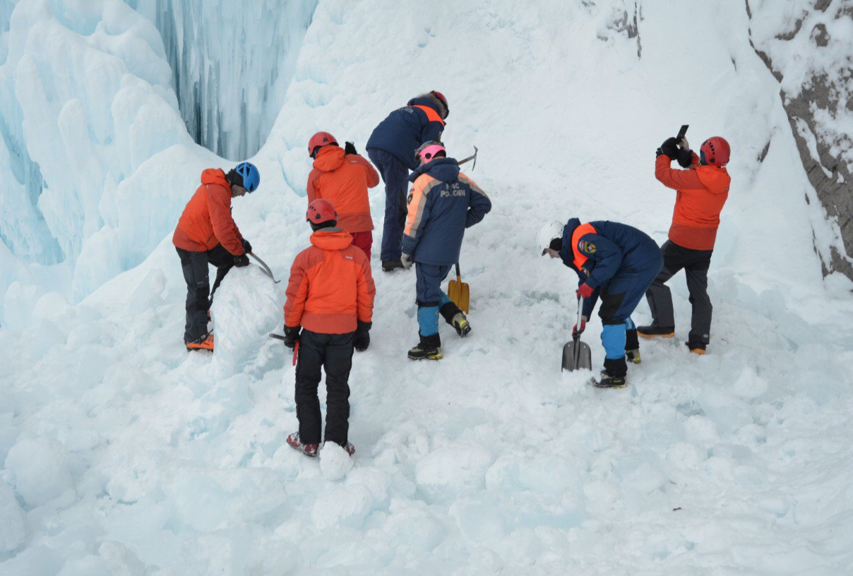 Камчатские туристы, попавшие под лёд на Вилючинском водопаде, купили тур у местной фирмы