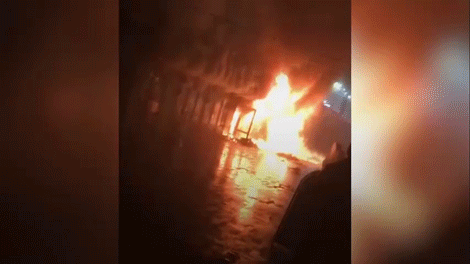 В Ростове-на-Дону взорвался ларёк с шаурмой. Из пожара люди выбегали в огне и с криками