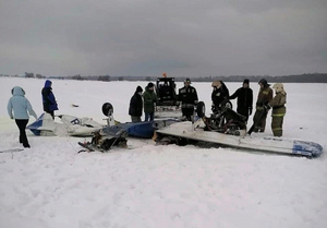 Три человека погибли при крушении легкомоторного самолёта в Ленобласти — фото с места
