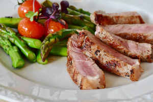 Диетолог рассказала, сколько мяса можно съедать в день без опасений за здоровье