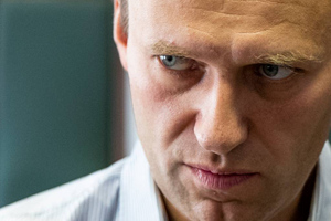 Политолог предположил, что Навальный пытается стать "политическим беженцем" до отъезда в РФ