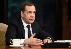 Медведев допустил, что Россию отключат от Глобальной сети, "если у кого-то снесёт голову"