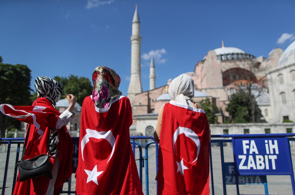 Президент Турции заявил о желании отправить в космос женщину