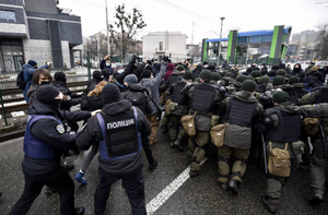 В Киеве националисты в третий раз за неделю осадили офис телеканала "Наш"