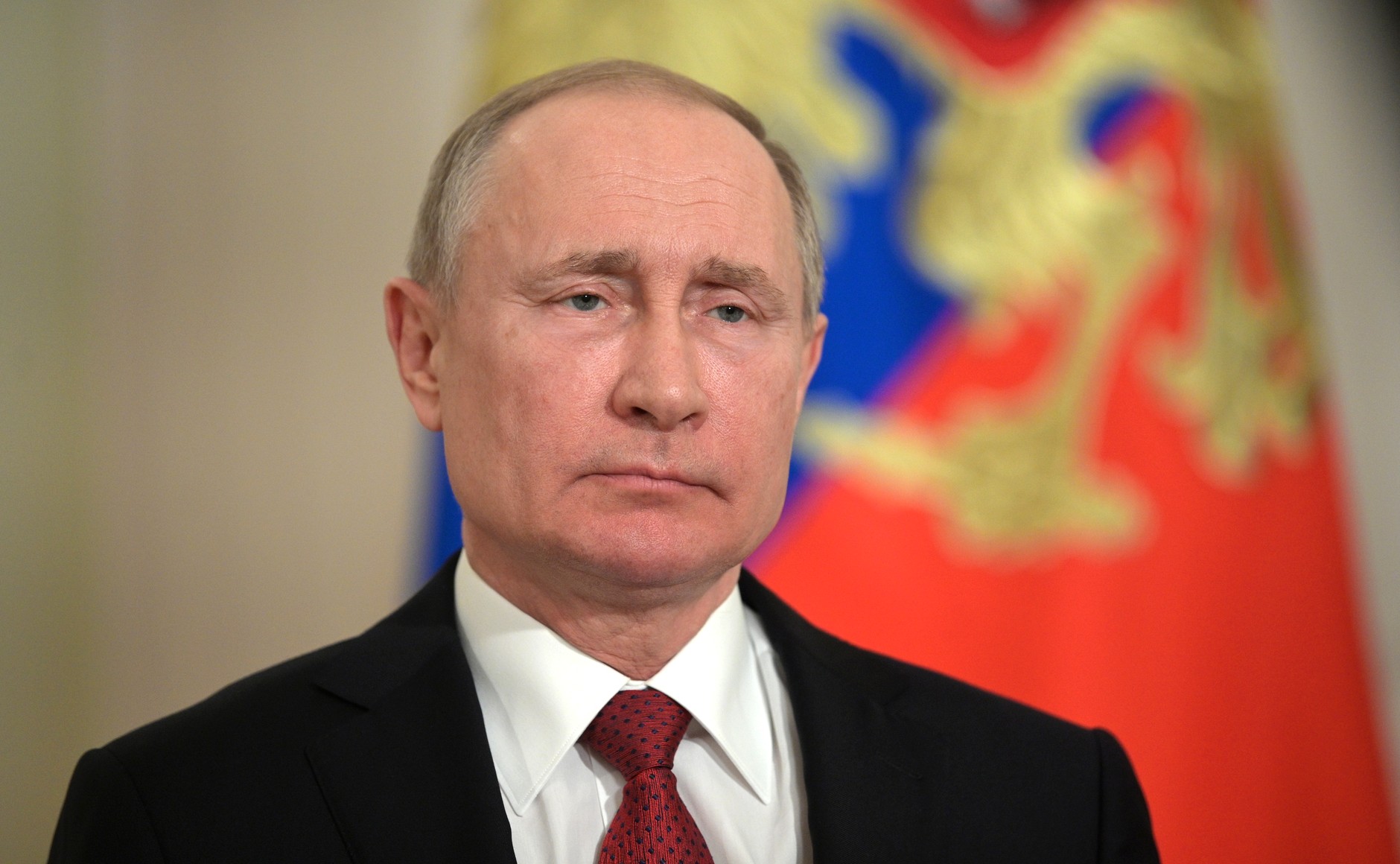 Путин выделил более 80 миллионов рублей на выплаты пережившим осаду Севастополя
