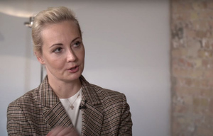 "Это не наше дело": Песков отказался комментировать отъезд Юлии Навальной