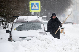 Сильный снегопад стал причиной опоздания трети москвичей на работу