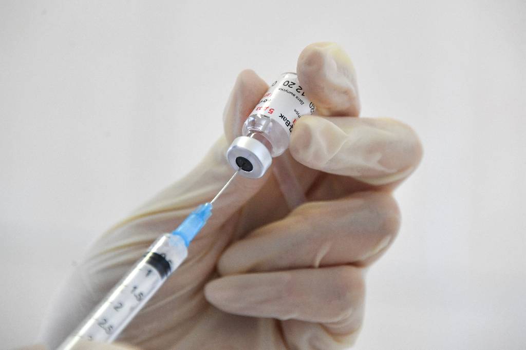 В Магаданской области списали 240 доз вакцины от ковида из-за сломанного морозильника