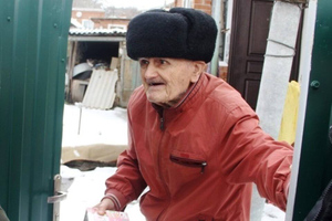 Грабитель отобрал у 101-летнего ветерана последние полторы тысячи рублей и выпрыгнул в окно