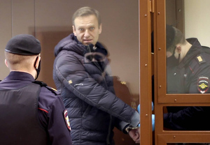 Минюст назвал требование ЕСПЧ отпустить Навального грубым вмешательством в работу судов России