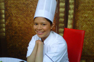 Девушка исполнила мечту и стала известным шеф-поваром, несмотря на то что в 11 лет ей отрубили руки
