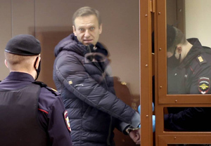 "Манипуляция и инструмент давления": политологи оценили возможное требование освобождения Навального через ЕСПЧ