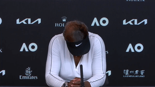 Серена Уильямс в слезах покинула пресс-конференцию после поражения от Наоми Осаки — видео