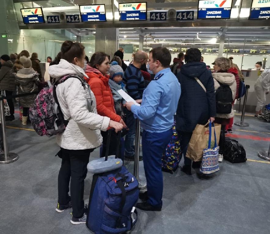 Собравшиеся на отдых на Занзибар россияне на 14 часов застряли в аэропорту