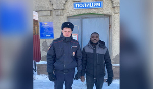 Нижегородские полицейские спасли замерзавшего на трассе африканца