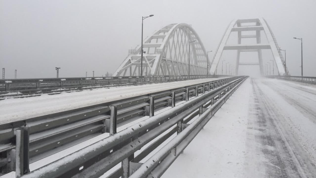 Движение в сторону Керчи по Крымскому мосту возобновили