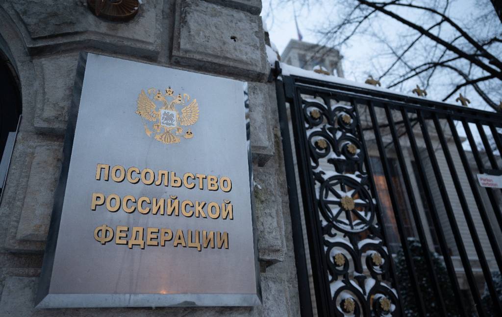 Посольство РФ выясняет причины скандального изъятия малолетних детей у россиян в Берлине