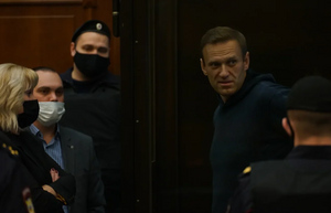 Навальному заменили условный срок на 3,5 года колонии 