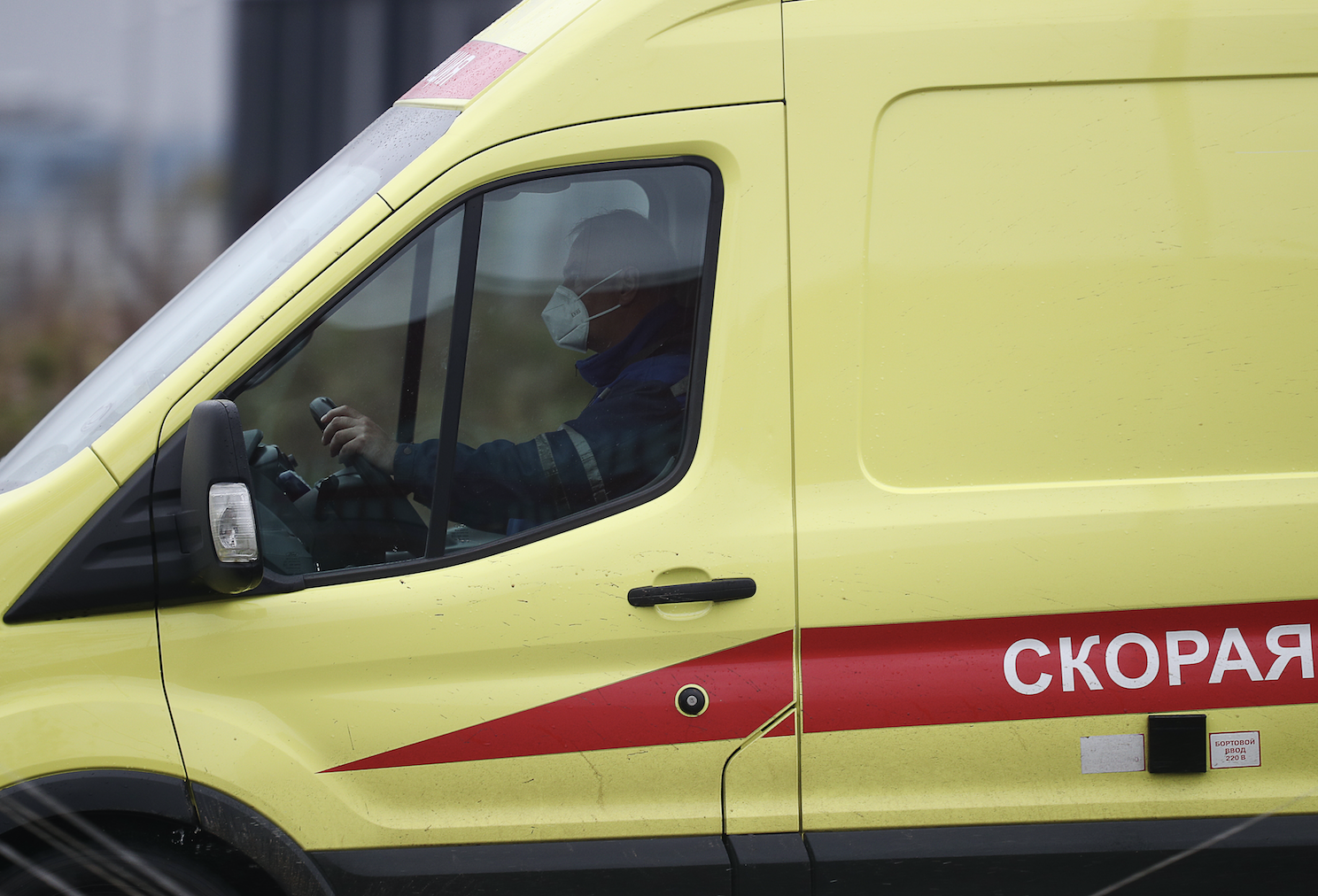 Трое полицейских погибли в лобовом столкновении легковушек на трассе в Крыму