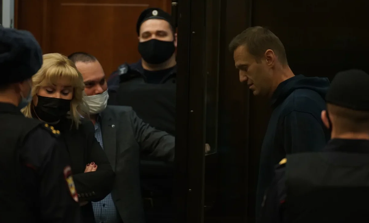 Навальный проведёт в колонии 2 года и 8 месяцев с учётом домашнего ареста и времени в СИЗО