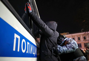 У одного из задержанных на незаконной акции в Москве правоохранители нашли нож