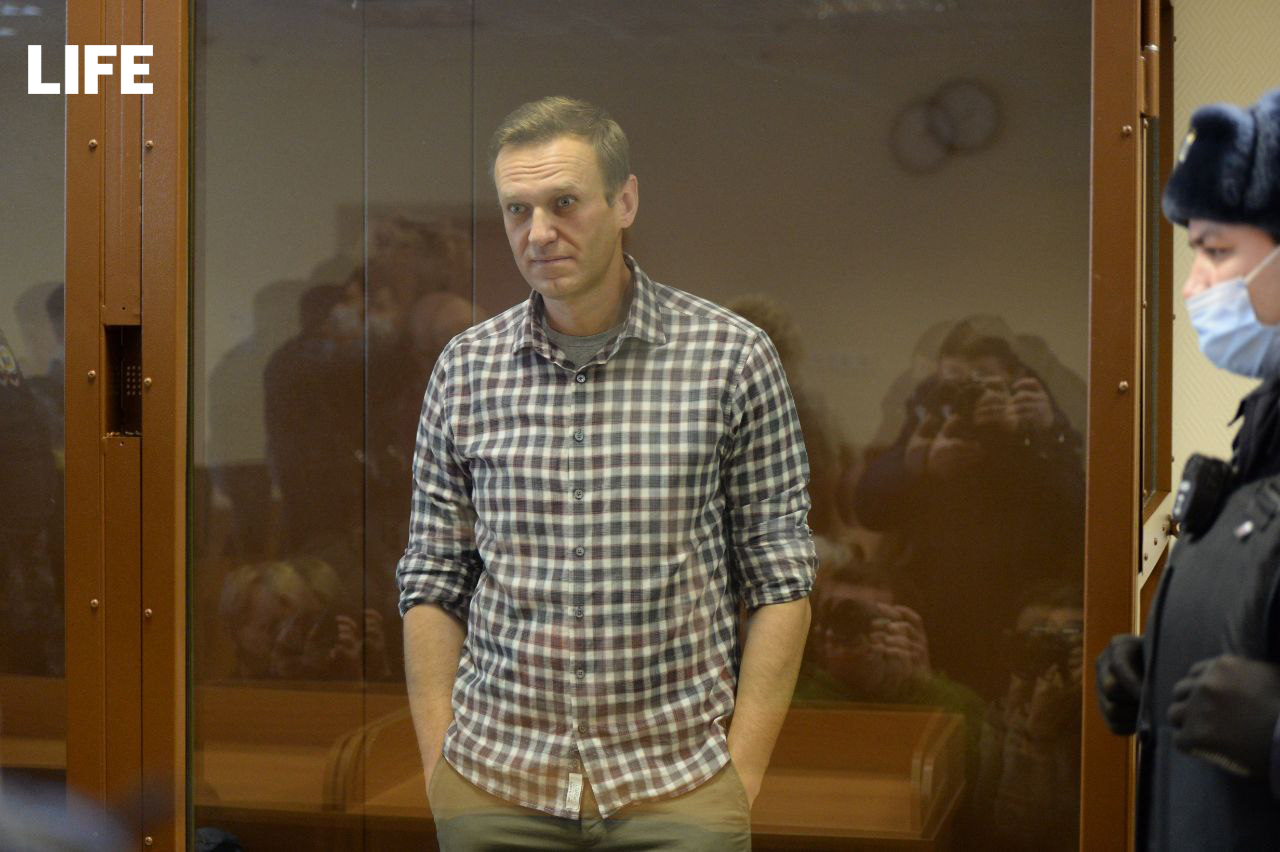 В суде началось второе заседание с участием Алексея Навального