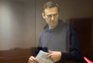 Навального переводят из колонии в больницу