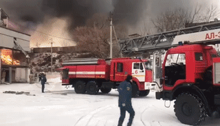 В Белгородской области загорелся склад с семечками на площади 2000 квадратов — видео