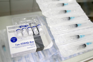 Надёжна и эффективна: австрийские медики сравнили вакцину "Спутник V" с автоматом Калашникова