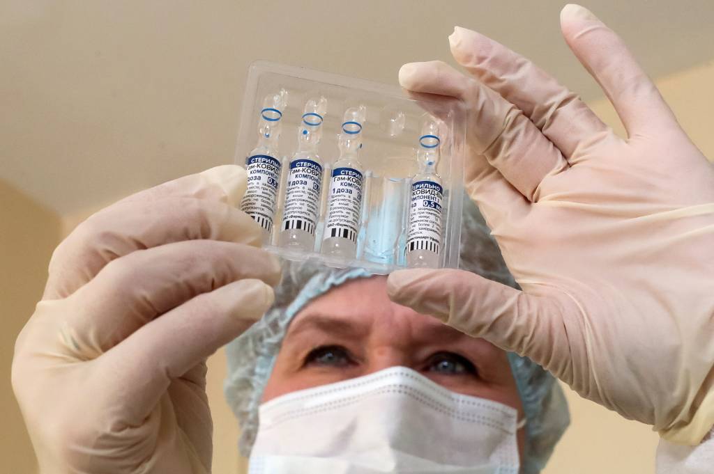 За сутки в России выявили менее 13 тысяч новых случаев коронавируса