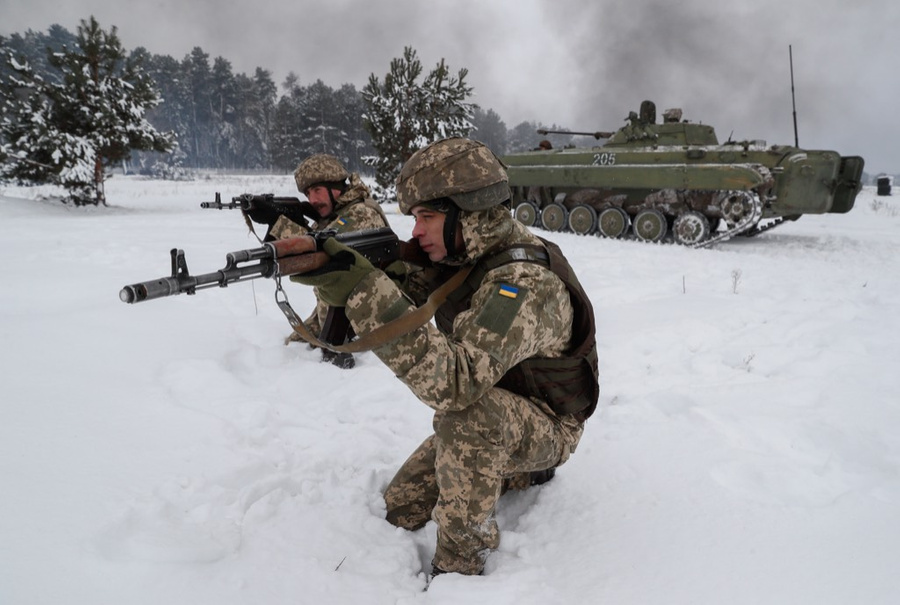 Украинские военные. Фото © ТАСС / EPA / SERGEY DOLZHENKO