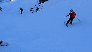 В Сочи сноубордисты спасли лыжника, который рухнул в яму с водой и сломал руки